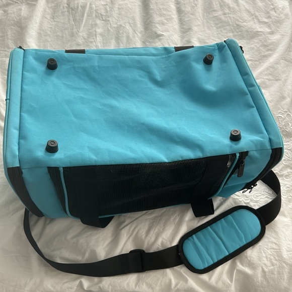Blue Henkelion Pet Carrier - Picture 5 of 10